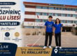 İzmir Bayraklı Halit Özpirinç Anadolu Lisesi 2026-2027 okul kıyafetleri. Mavi okul tişörtleri ve siyah pantolon modelleri Krallar Tekstil kalitesiyle.