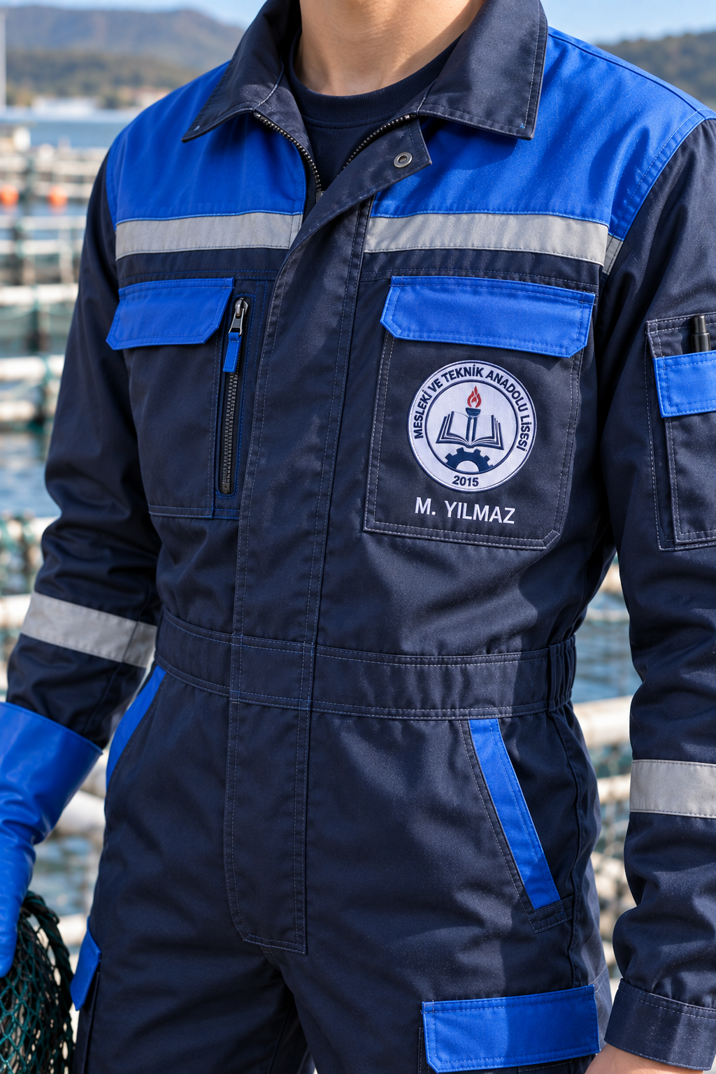Okul logolu, bölüm logolu ve isim işlemeli Su Ürünleri iş kıyafetleri Krallar Tekstil tarafından özel üretilmektedir.